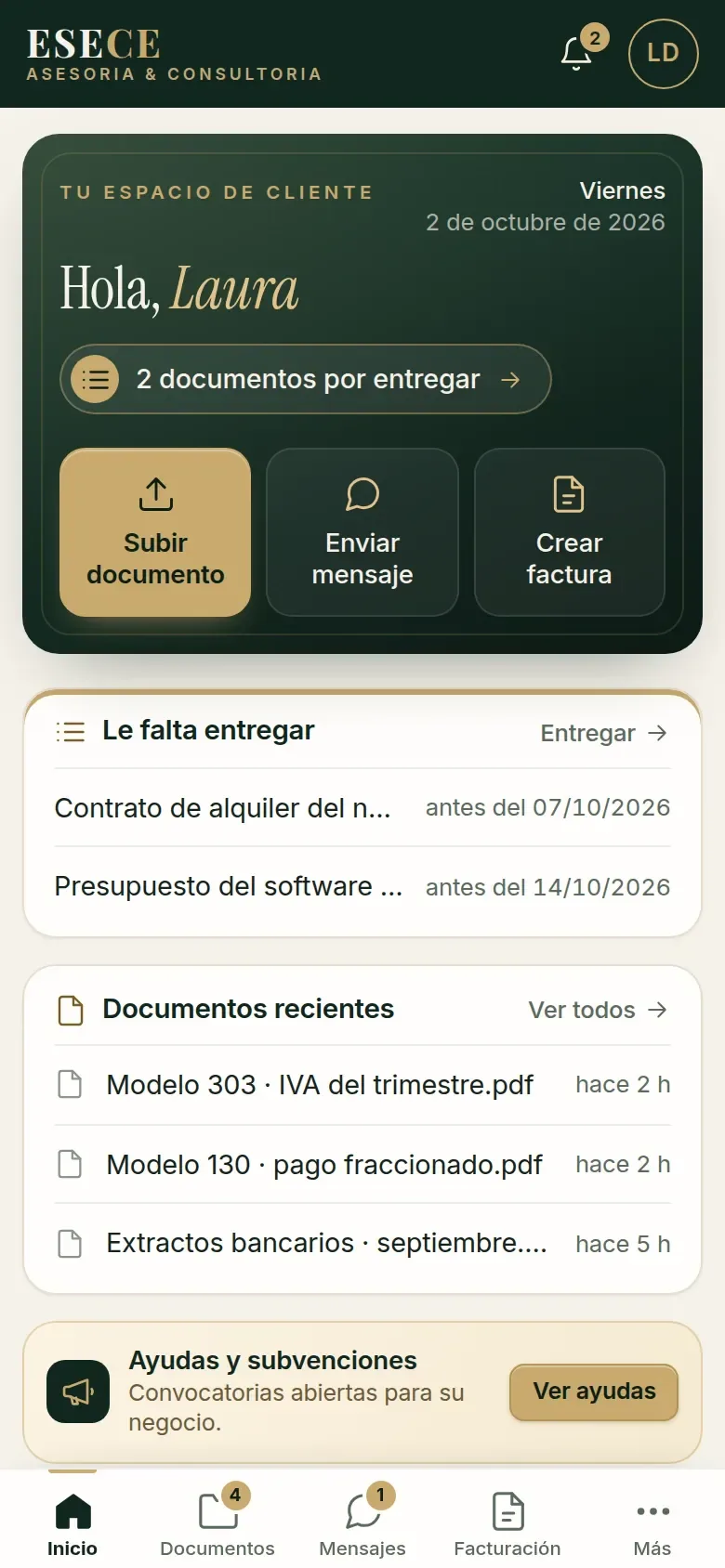 El portal de clientes de ESECE en el móvil: el inicio de una clienta con sus accesos para subir un documento, enviar un mensaje o crear una factura, y lo que le falta entregar.