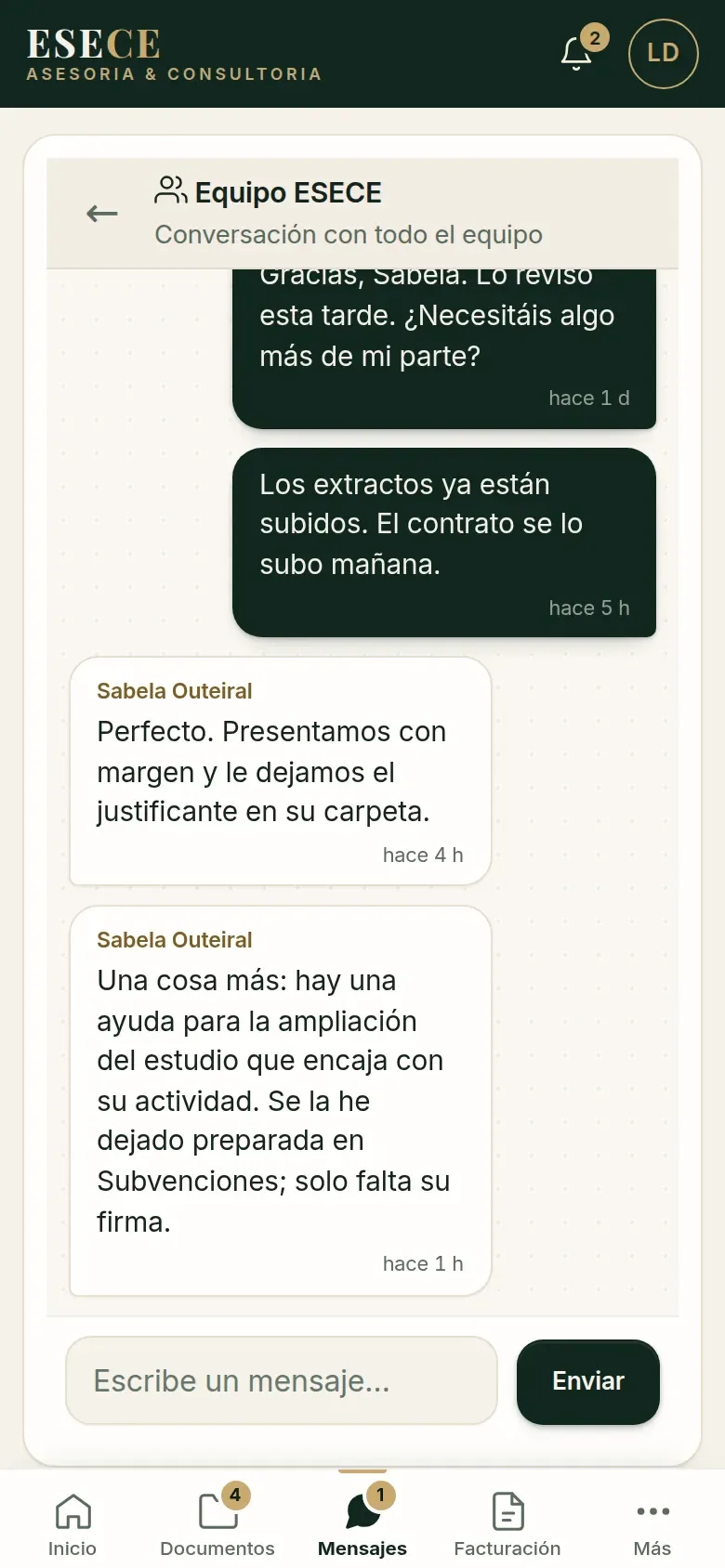 Una conversación entre una clienta y el equipo de ESECE en el portal, en el móvil.