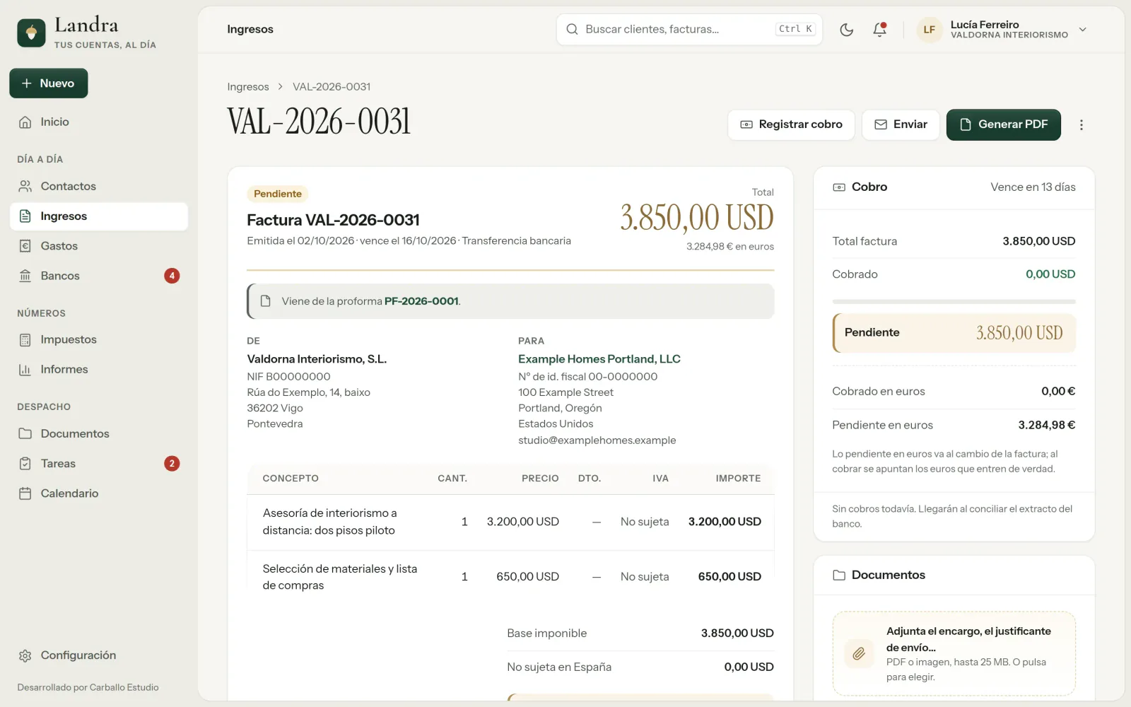 Una factura en dólares en Landra para una empresa de Estados Unidos: 3.850 dólares, que son 3.284,98 euros al cambio de la factura; viene de una proforma, sus conceptos van como no sujetos al IVA español y, a la derecha, lo cobrado y lo pendiente en dólares y en euros.
