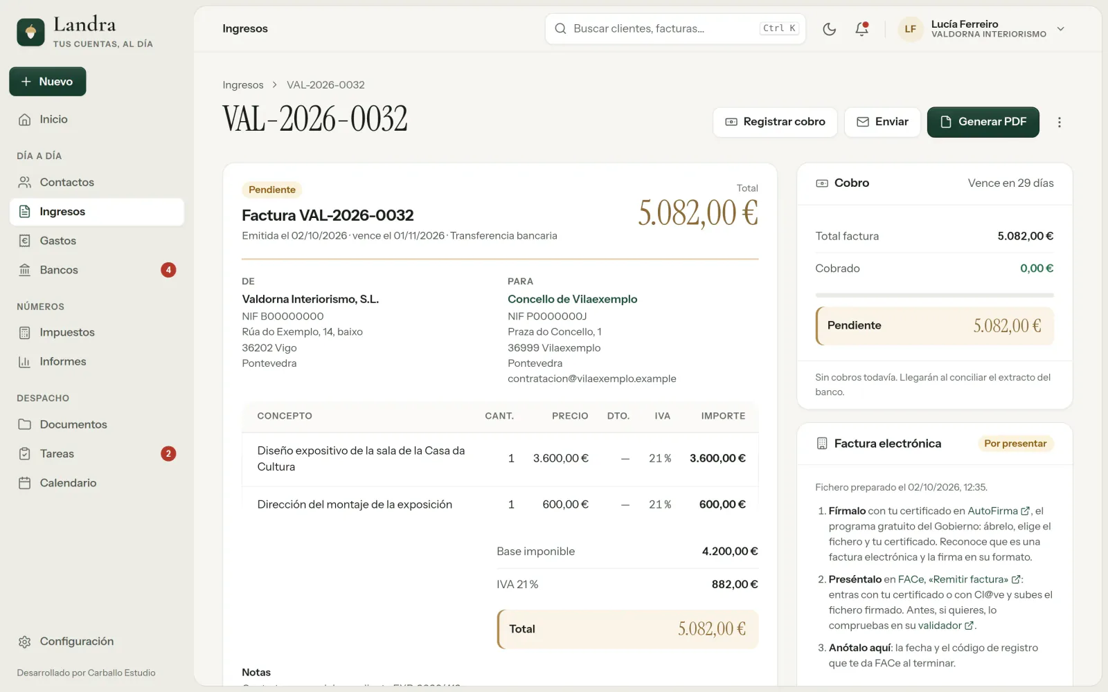 Una factura a un ayuntamiento inventado en Landra y, a la derecha, el panel de la factura electrónica: el fichero Facturae ya preparado y los tres pasos que quedan, firmarlo en AutoFirma, presentarlo en FACe y anotar aquí su registro.