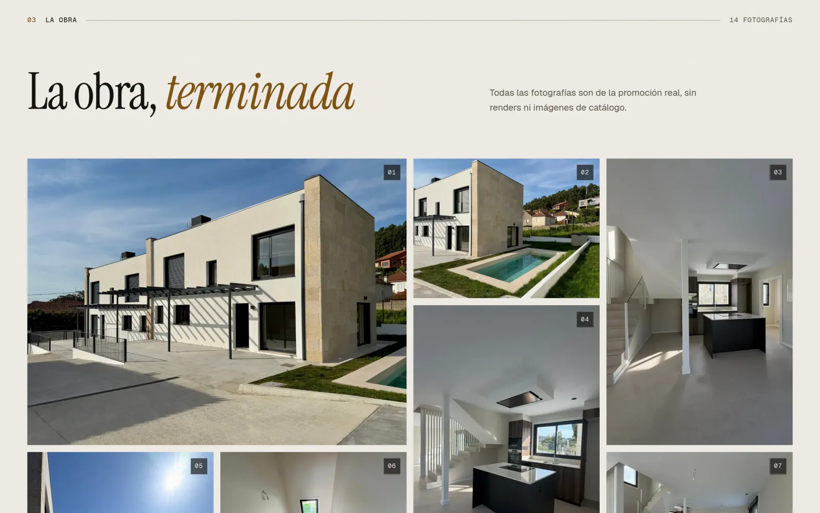 La galería de Castrelos, «La obra, terminada»: catorce fotografías numeradas de la promoción real, sin renders —la fachada con sus pérgolas, la piscina, la cocina y la escalera—.