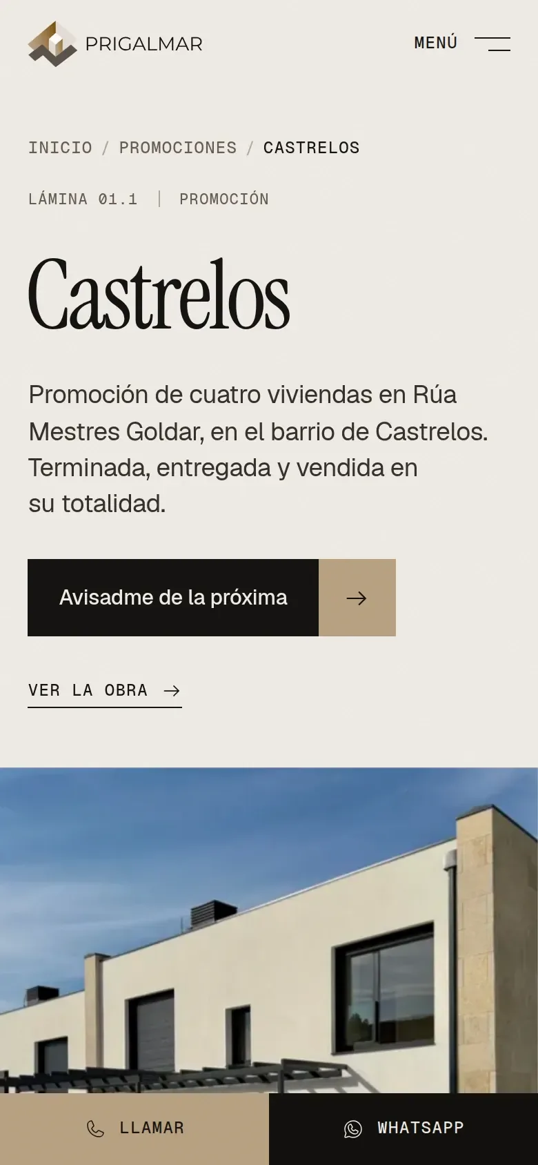 La ficha de Castrelos en el móvil: las migas, el nombre de la promoción, «Terminada, entregada y vendida en su totalidad» y el botón para que avisen de la próxima.